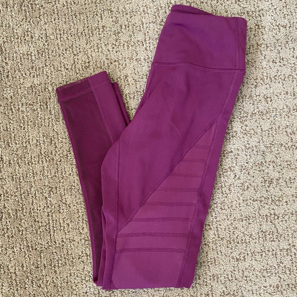 cutest maroon leggings!